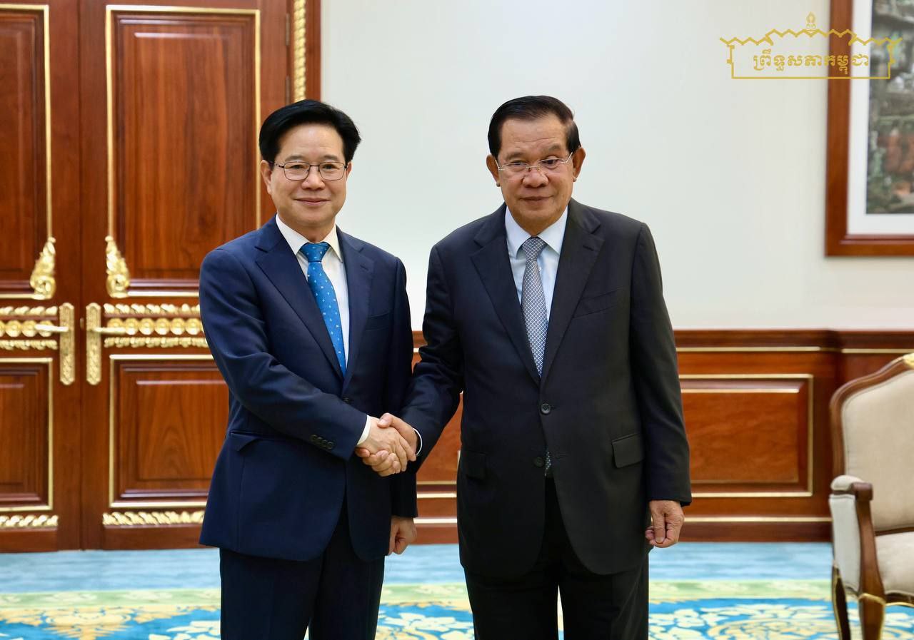 សម្តេចតេជោ ហ៊ុន សែន អនុញ្ញាតឱ្យឯកឧត្តមឯកអគ្គរដ្ឋទូតកូរ៉េ ប្រចាំកម្ពុជា ចូលជួបសម្តែងការគួរសម