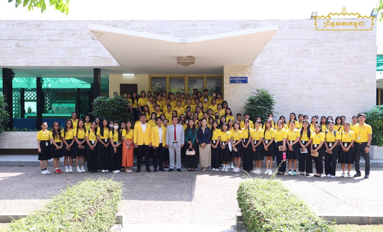 និស្សិតវិទ្យាស្ថានវ៉ាន់ដា អញ្ជើញទស្សនកិច្ចសិក្សាឈ្វេងយល់អំពីព្រឹទ្ធសភា