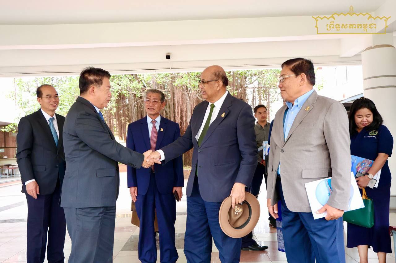 ឯកឧត្តម ងី ច័ន្ទ្រផល ដឹកនាំគណៈប្រតិភូគណៈកម្មការទី១ព្រឹទ្ធសភា អញ្ជើញទស្សនកិច្ចកំពង់ផែស្វយ័តក្រុងព្រះសីហនុ