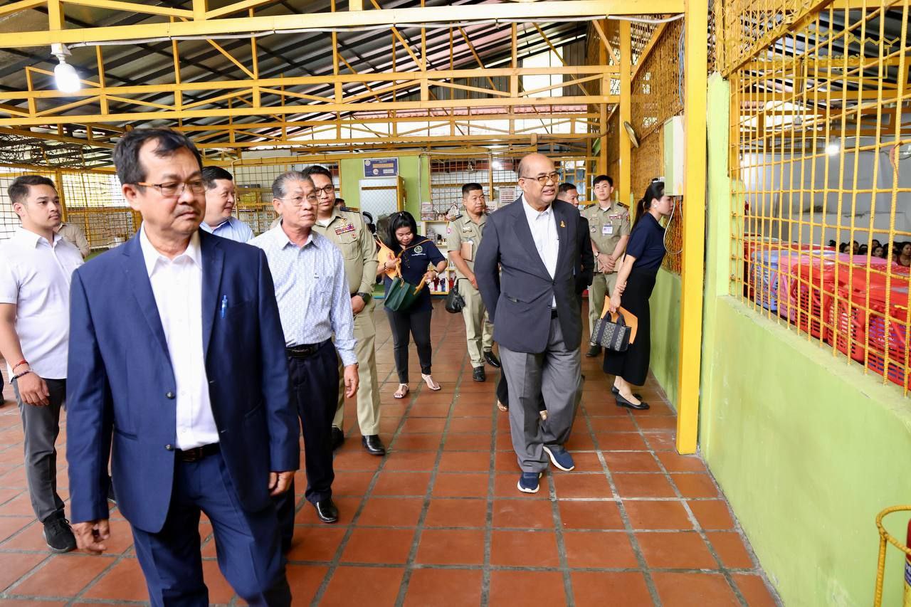 ឯកឧត្តម ងី ច័ន្រ្ទផល ដឹកនាំគណៈប្រតិភូគណៈកម្មការទី១ព្រឹទ្ធសភា អញ្ជើញជួបពិភាក្សាការងារជាមួយថ្នាក់ដឹកនាំ និងមន្ត្រីពន្ធនាគារខេត្តព្រះសីហនុ