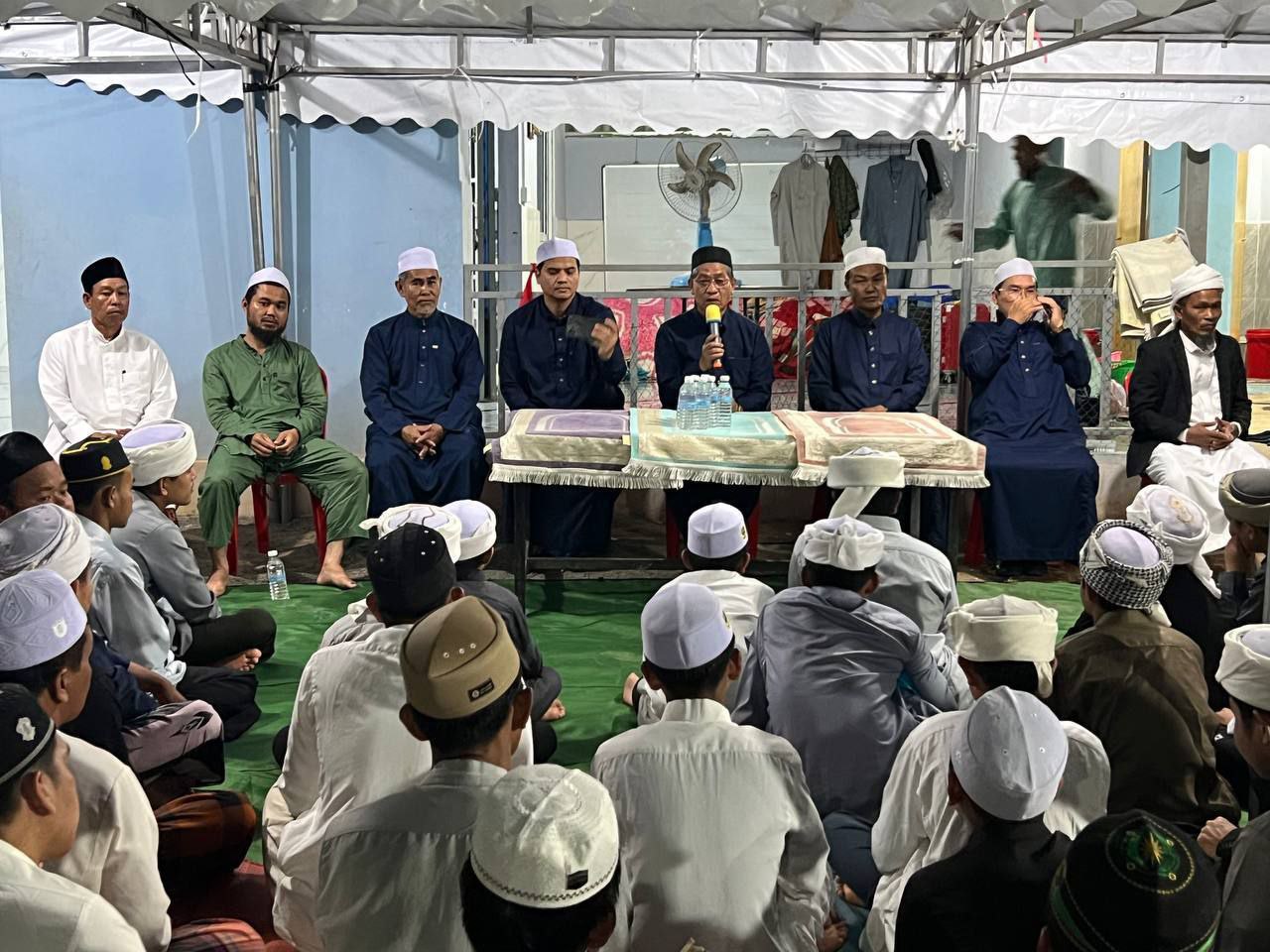 ឯកឧត្តម លី សារី អញ្ជើញចុះជួបសំណេះសំណាលជាមួយប្រជាពលរដ្ឋ នៅស្រុកទឹកឈូ ខេត្តកំពត