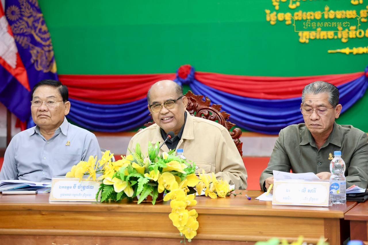 ឯកឧត្តម ងី ច័ន្ទ្រផល ដឹកនាំគណៈប្រតិភូគណៈកម្មការទី១ព្រឹទ្ធសភា អញ្ជើញជួបពិភាក្សាការងារជាមួយអាជ្ញាធរក្រុងកែប និងស្រុកដំណាក់ចង្អើរ