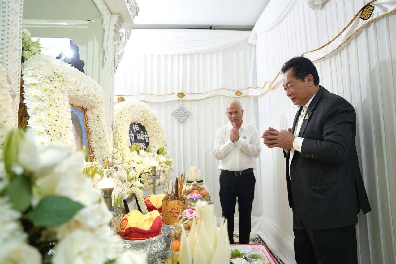 ឯកឧត្តមបណ្ឌិត​ ម៉ុង​ ឫទ្ធី​ អញ្ជេីញចូលរួម​ក្នុងពិធី​បុណ្យ​សព​ ឧបាសិកា​ ឈឹម​ ញឹម​