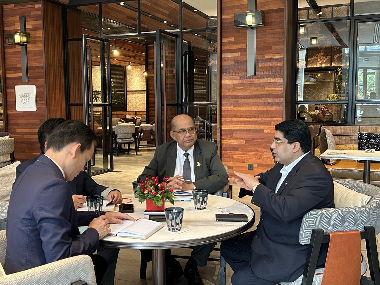 ឯកឧត្តម ងី ច័ន្ទ្រផល ទទួលជួបពិភាក្សាការងារជាមួយ ឯកឧត្តម អគ្គលេខាធិការសន្និសីទប្រធានសភានៃ អន្តរសភា (ISC)