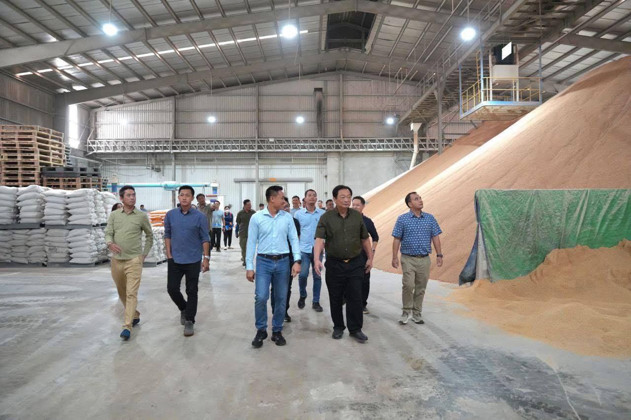 ឯកឧត្តមបណ្ឌិត​ ម៉ុង​ ឫទ្ធី អញ្ជេីញទទួល​ជួប​សំណេះសំណាល​ជាមួយ​សហគ្រិន​វ័យ​ក្មេង​កម្ពុជា​ ​ចំនួន​៥៥នាក់