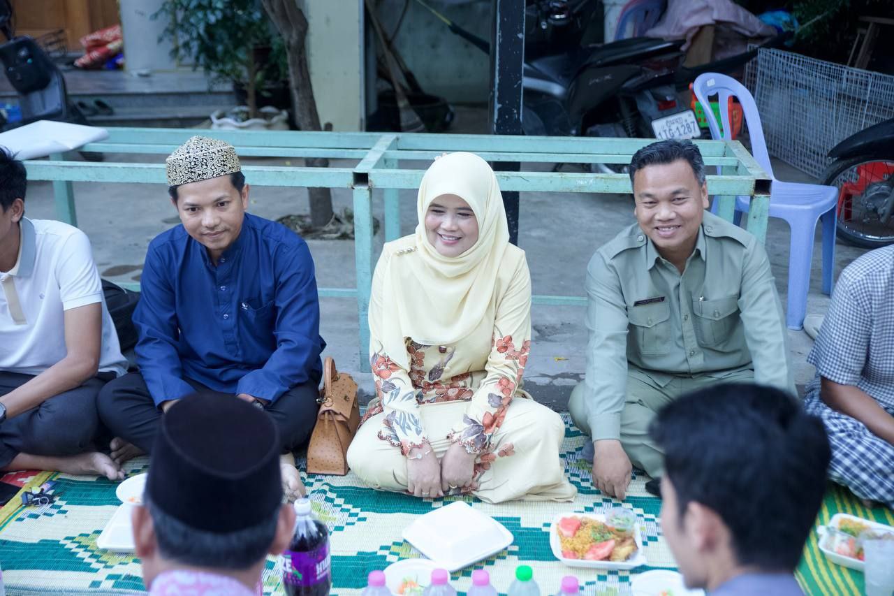 លោកជំទាវ ម៉ាណ ណាវី អញ្ជើញចូលរួម ពិសារអាហារស្រាយបួស ខែរ៉ាម៉ាឌន ជាមួយបងប្អូនប្រជាពលរដ្ឋ និងសិស្សានុសិស្សនៃវិទ្យាស្ថានអាន់នៀកម៉ះ អាល់ឥស្លាយ៉ះ ភ្នំពេញ