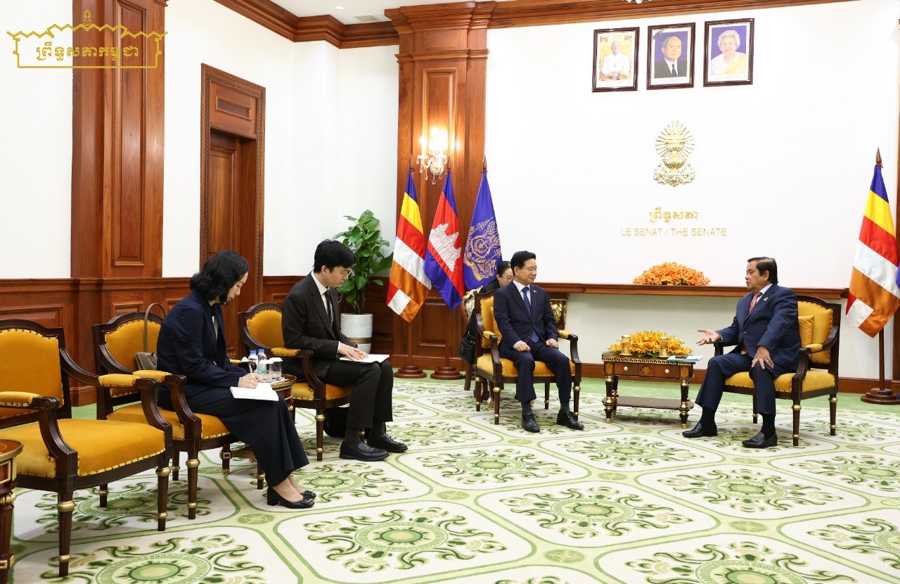 ឯកឧត្តម អ៊ុច បូររិទ្ធ អនុញ្ញាតឱ្យឯកឧត្តមឯកអគ្គរដ្ឋទូតសាធារណរដ្ឋកូរ៉េ ប្រចាំកម្ពុជា ចូលជួបសម្តែងការគួរសម និងពិភាក្សាការងារ