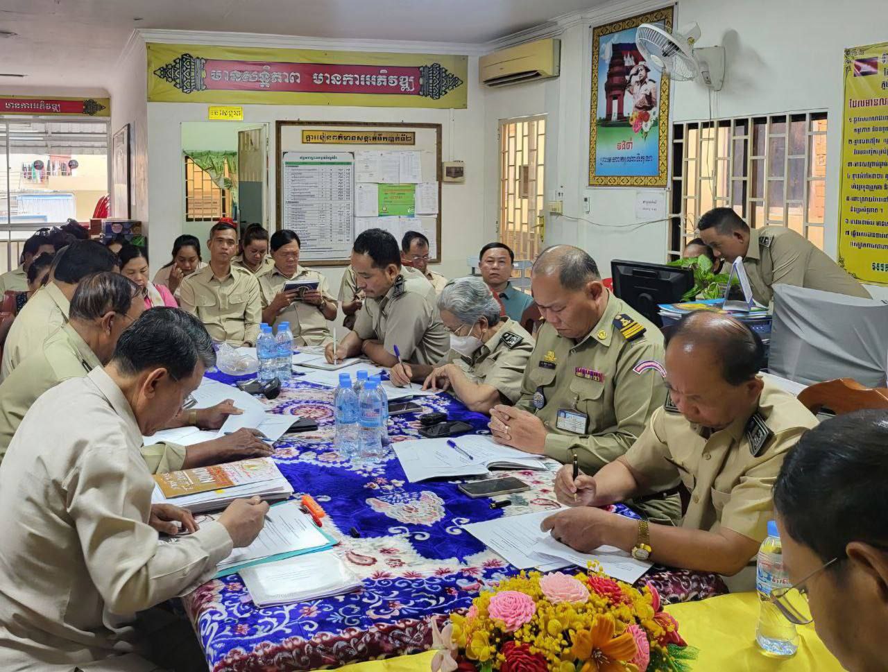 ឯកឧត្តម ម៉ាន់ ឈឿន អញ្ជើញ​ចូលរួមកិច្ចប្រជុំជាមួយគណបញ្ជាការឯកភាពសង្កាត់ទឹកល្អក់ទី២ ខណ្ឌទួលគោក រាជធានីភ្នំពេញ និងមេភូមិទាំង១៣