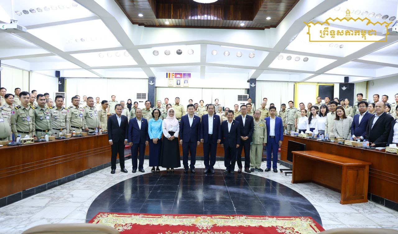 ឯកឧត្តមបណ្ឌិត ធន់ វឌ្ឍនា លើកទឹកចិត្តឱ្យខណ្ឌនីមួយៗ ប្រកួតប្រជែងគ្នាទាក់ទាញទេសចរនិងវិនិយោគិន ព្រមទាំងជំរុញផលិតកម្មក្នុងស្រុក និងលុបបំបាត់ការឆបោកតាមអនឡាញ