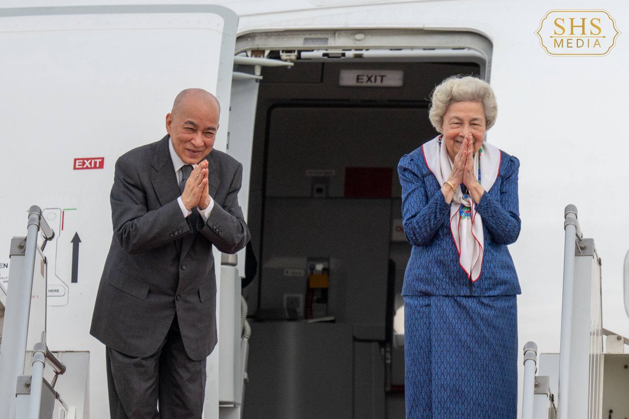 សម្ដេចតេជោ ហ៊ុន សែន និងសម្ដេចកិត្តិព្រឹទ្ធបណ្ឌិត អញ្ជើញថ្វាយព្រះរាជដំណើរព្រះមហាក្សត្រ និងសម្ដេចម៉ែ យាងទៅទីក្រុងប៉េកាំង ប្រទេសចិន