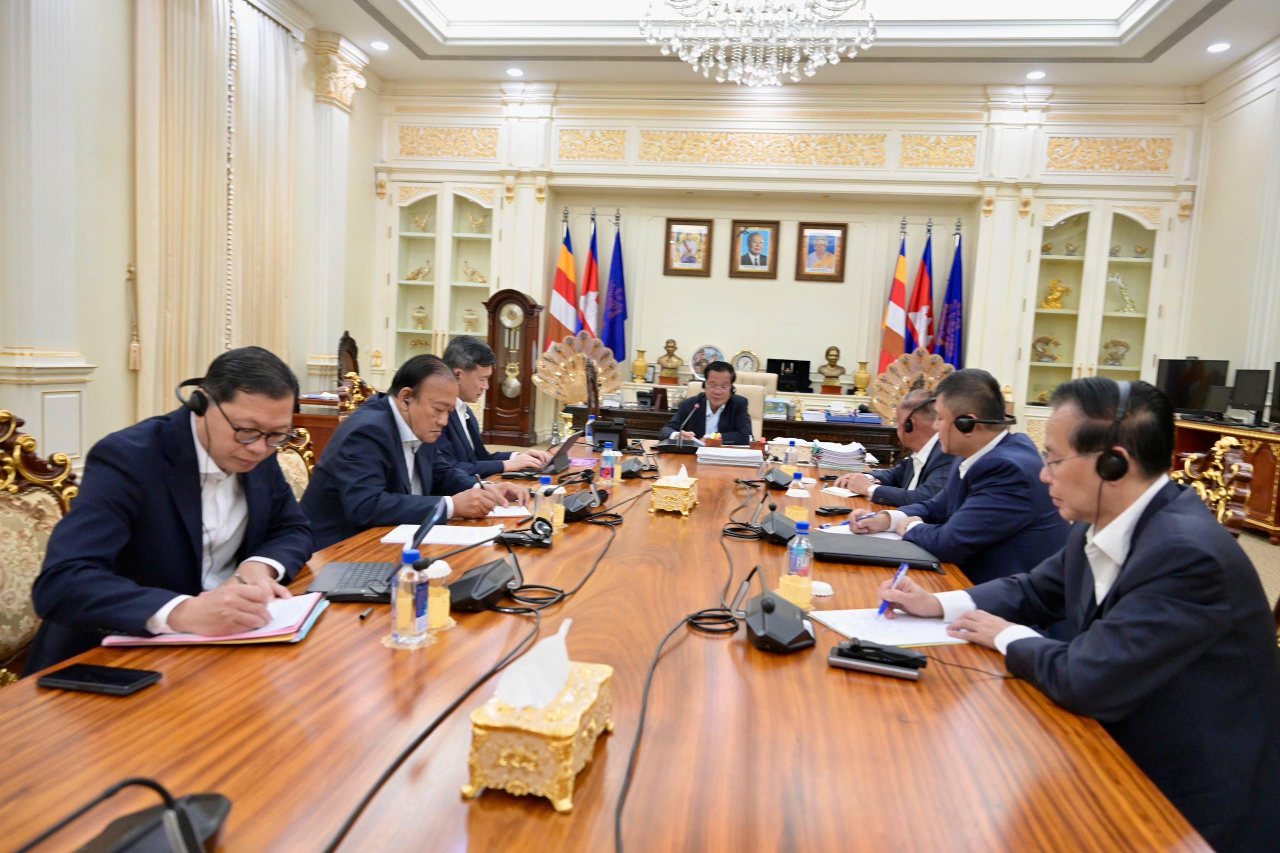 សម្ដេចតេជោ ហ៊ុន សែន ជួបពិភាក្សាការងារតាមទូរស័ព្ទជាមួយឯកឧត្តមប្រធានាធិបតីអ៊ុយក្រែន