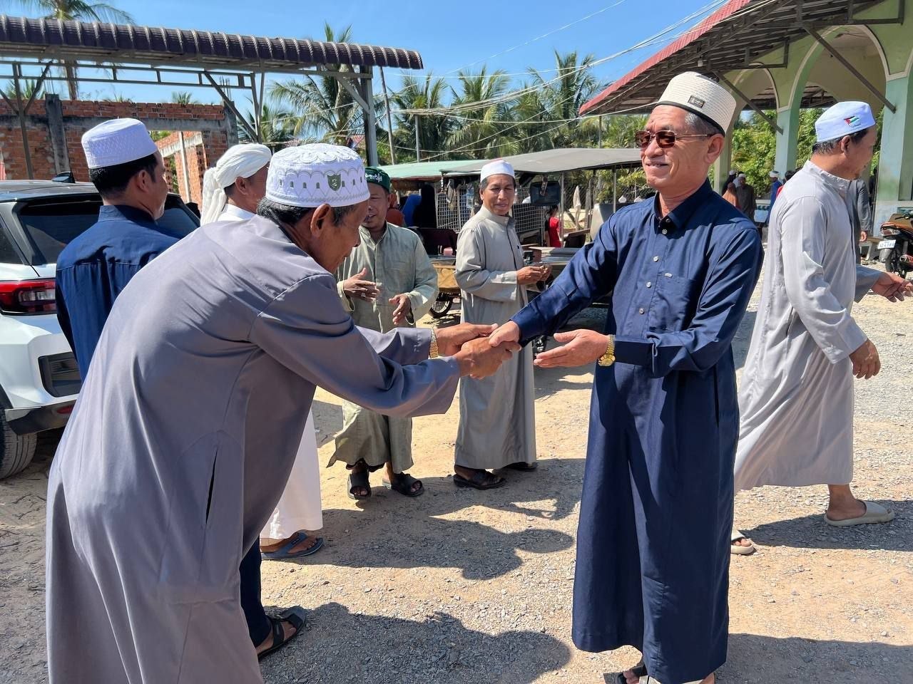 ឯកឧត្តម លី​ សារី​ អញ្ជើញជួបសំណេះសំណាលជាមួយថ្នាក់ដឹកនាំ​ និងគោរពវិញ្ញាណក្ខន្ធសពប្រជាពលរដ្ឋ​ នៅស្រុកទឹកឈូ​ ខេត្តកំពត