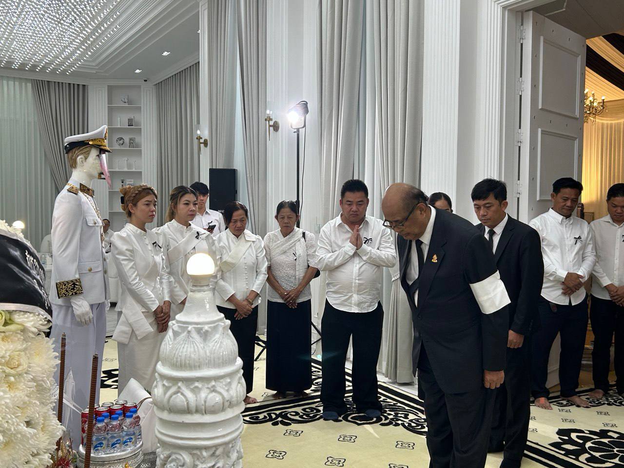 ឯកឧត្តម ងី ច័ន្ទ្រផល អញ្ជើញគោរពវិញ្ញាណក្ខន្ធសពឯកឧត្តម ឡុង ផល អនុរដ្ឋលេខាធិការក្រសួងមហាផ្ទៃ