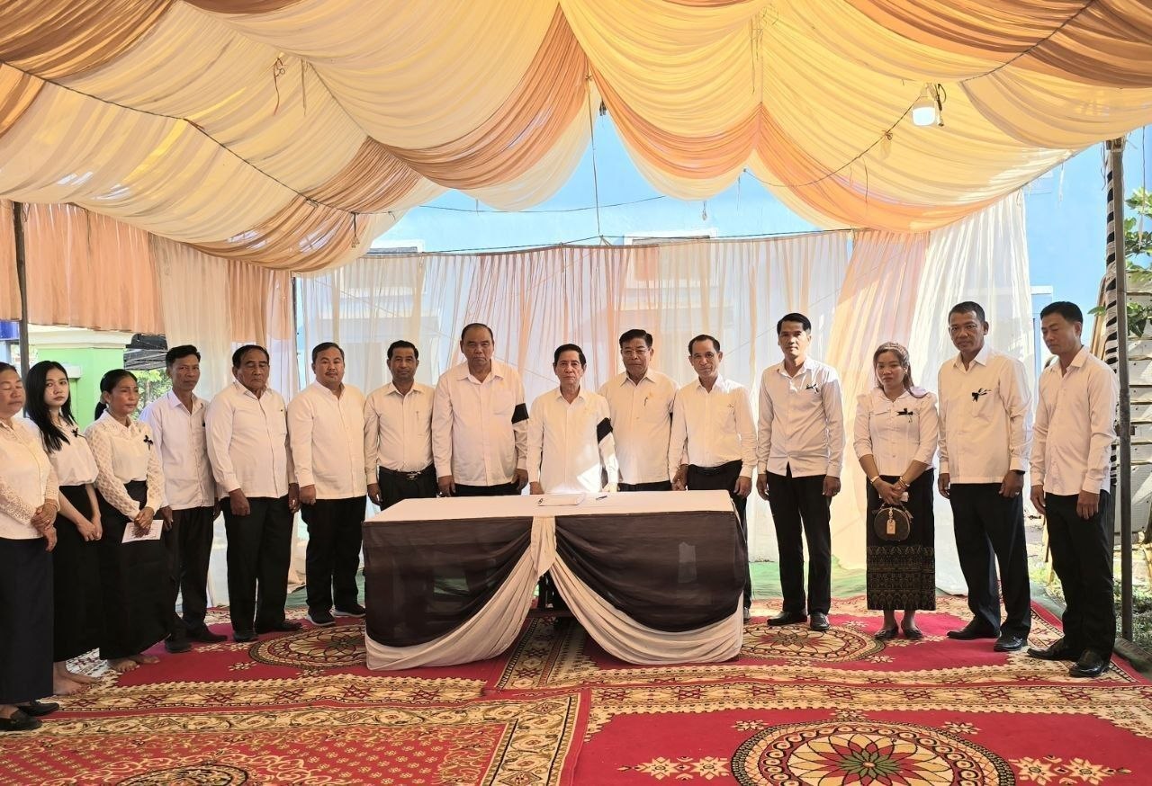 ក្រុមសមាជិកព្រឹទ្ធសភាប្រចាំភូមិភាគទី៥ អញ្ជើញចូលរួមរំលែកមរណទុក្ខ និងគោរពវិញ្ញាណក្ខន្ធសព លោក រស់ ប៊ុនធឿន អភិបាលស្រុកអង្គរបូរី នៅខេត្តតាកែវ