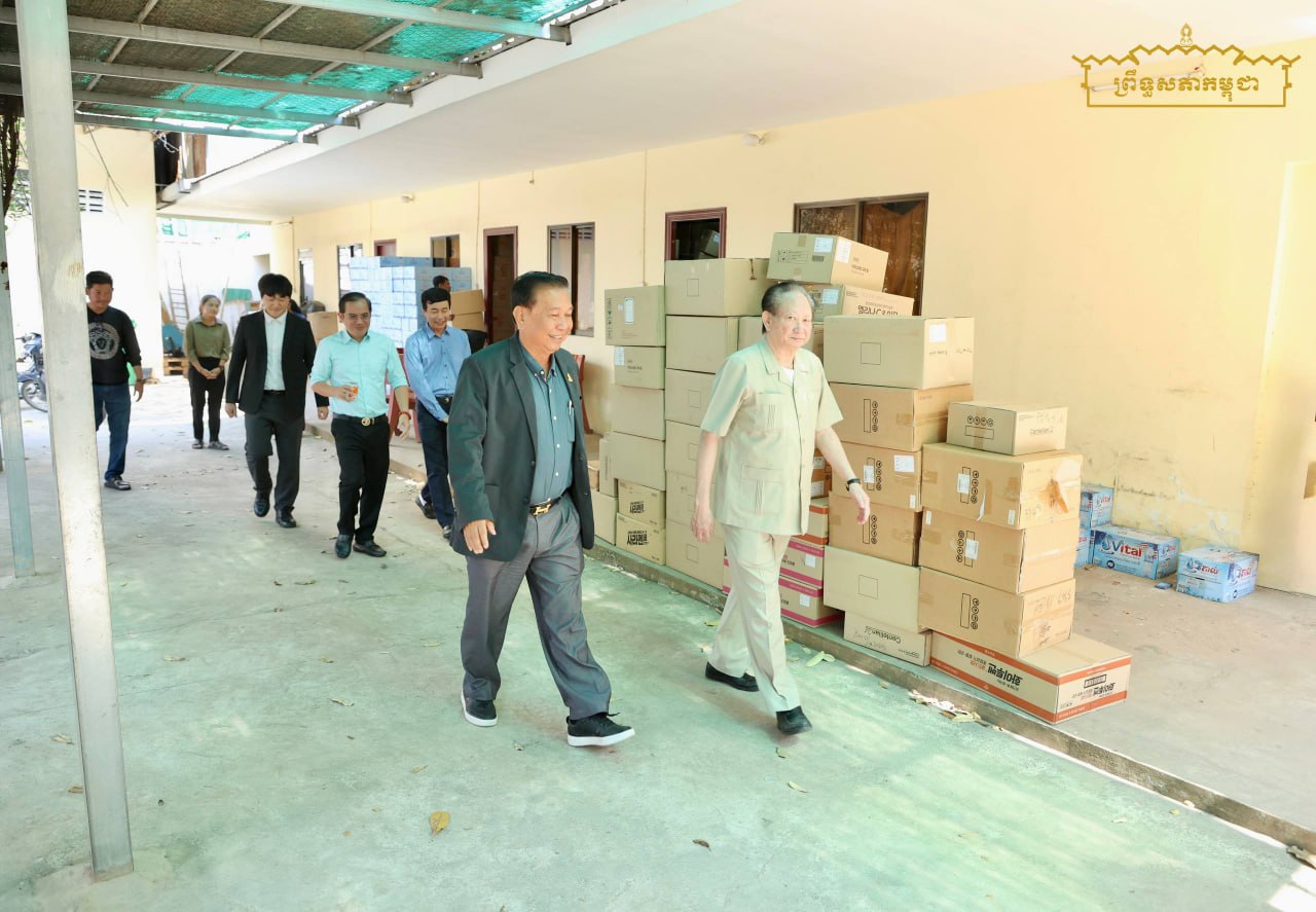 ឯកឧត្តម ម៉ម ប៊ុននាង អញ្ជើញទទួលអំណោយមនុស្សធម៌លើកទី១៨របស់មូលនិធិចែករំលែកសង្គ្រោះជីវិតសកល នៃសាធារណរដ្ឋកូរ៉េ