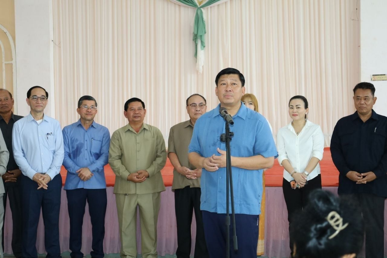 ឯកឧត្តម កុក អាន អញ្ជើញចូលរួមពិធីសំណេះសំណាល និងចែកអំណោយជូនគ្រួសារវីរកងទ័ព គ្រួសារភៀសសឹក កុមារកំព្រា និងប្រជាពលរដ្ឋមានជីវភាពខ្វះខាតចំនួន១,០០០គ្រួសារ នៅស្រុកកំពង់ត្រាច ខេត្តកំពត