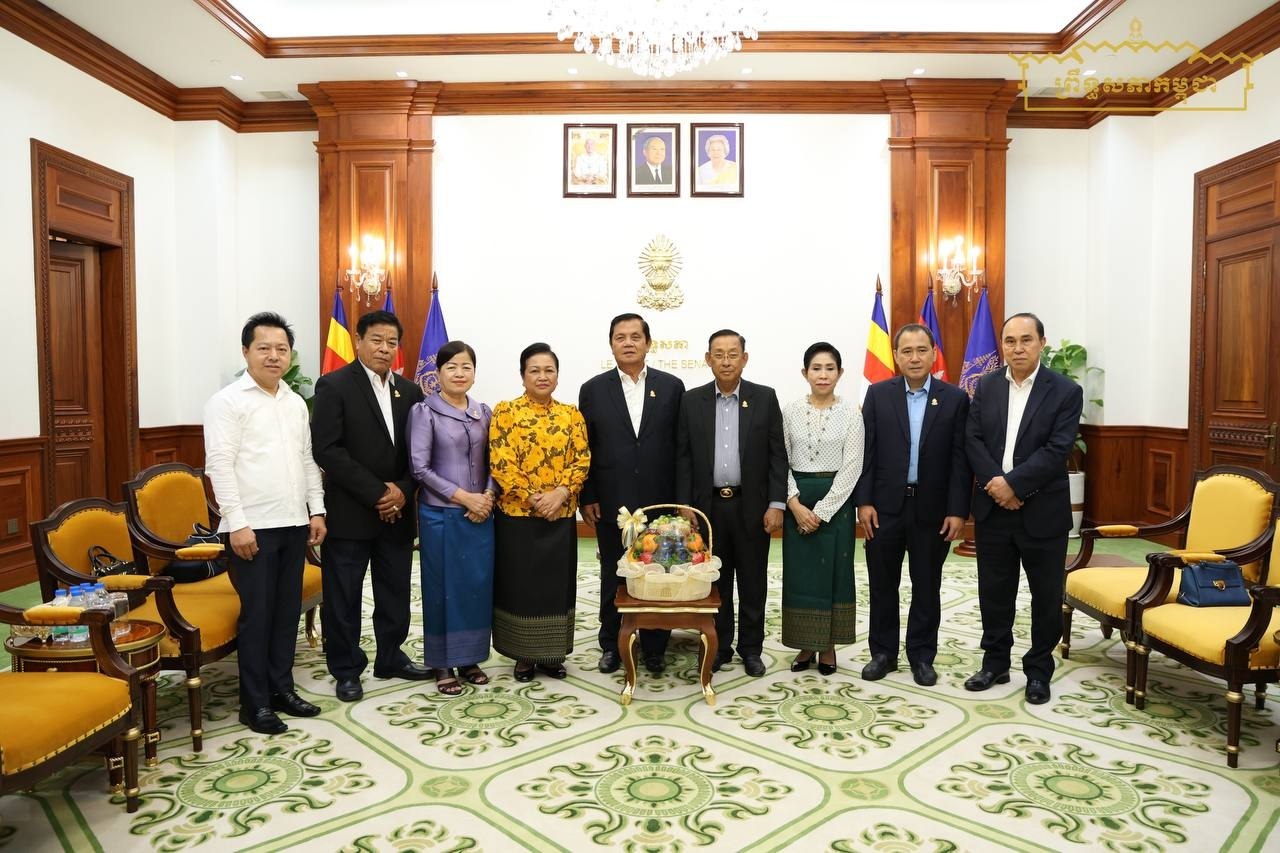 គណៈប្រតិភូ គណៈកម្មការទី៨ព្រឹទ្ធសភា អញ្ជើញចូលគោរពជូនពរឯកឧត្តមប្រធានស្តីទីព្រឹទ្ធសភា ក្នុងឱកាសបុណ្យចូលឆ្នាំថ្មីប្រពៃណីជាតិ