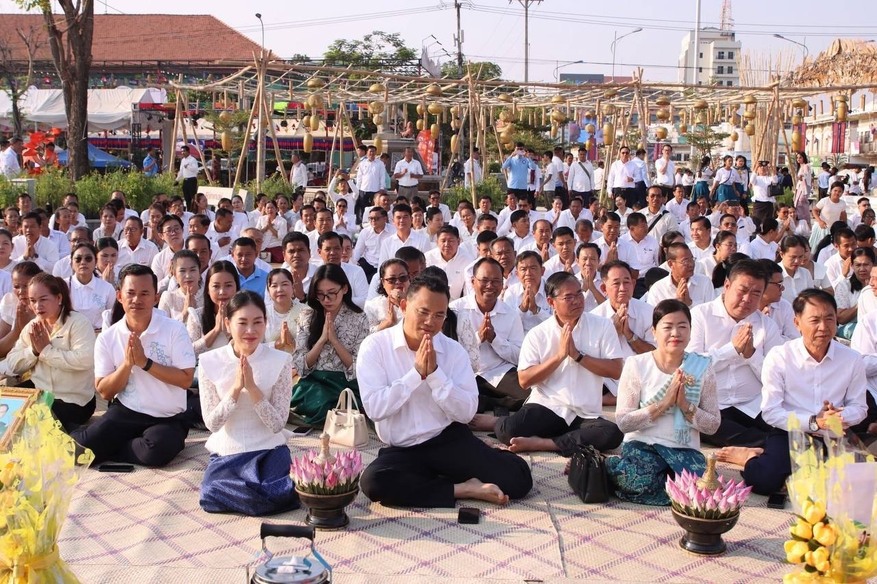លោកជំទាវ ឃួន ឃុនឌី អញ្ជើញចូលរួមពិធីបុណ្យទក្ខិណានុប្បទាន និងរាប់បាត្រ   ព្រះសង្ឃ នៅខេត្តកំពង់ធំ