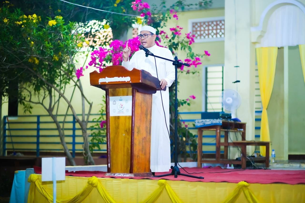 ឯកឧត្តម ស្លេះ ពុនយ៉ាម៉ីន ចូលរួមជួយឧបត្ថម្ភថវិកាចំនួន ២០០.០០០៛ ជូនដល់លោកស្រី លី ម៉ារី ដែលកំពុងសម្រាកព្យាបាលជំងឺនៅមន្ទីរពេទ្យជាតិ តេជោសន្តិភាព ភ្នំពេញ