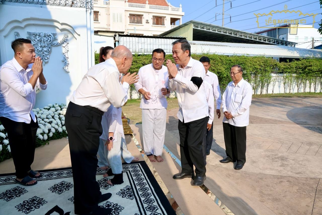 ឯកឧត្តមបណ្ឌិត ធន់ វឌ្ឍនា  អញ្ជើញគោរពវិញ្ញាណក្ខន្ធសពម្តាយក្មេកឯកឧត្តម ប្រាក់ ដាវីដ រដ្ឋលេខាធិការក្រសួងកសិកម្ម រុក្ខា ប្រមាញ់ និងនេសាទ