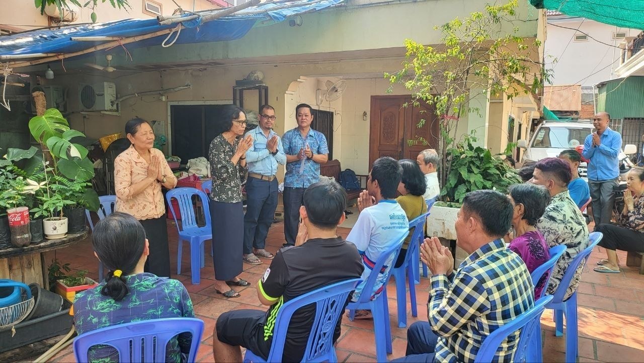 លោកជំទាវ មុំ សណ្តាប់ អញ្ជើញជួបសំណេះសំណាលជាមួយចលនានារី ក្នុងសង្កាត់ផ្សារដើមថ្កូវ ខណ្ឌចំការមន រាជធានីភ្នំពេញ