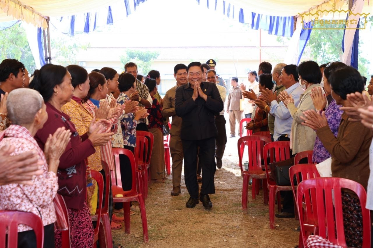 ប្រជាពលរដ្ឋស្រុកស្រីសន្ធរ ទទួលបានការពិនិត្យព្យាបាលជំងឺឥតគិតថ្លៃ ពីក្រុមគ្រូពេទ្យស្ម័គ្រចិត្តបារាំង Laboratoire Bioderma ដឹកនាំដោយក្រុមសមាជិកព្រឹទ្ធសភាប្រចាំភូមិភាគទី២