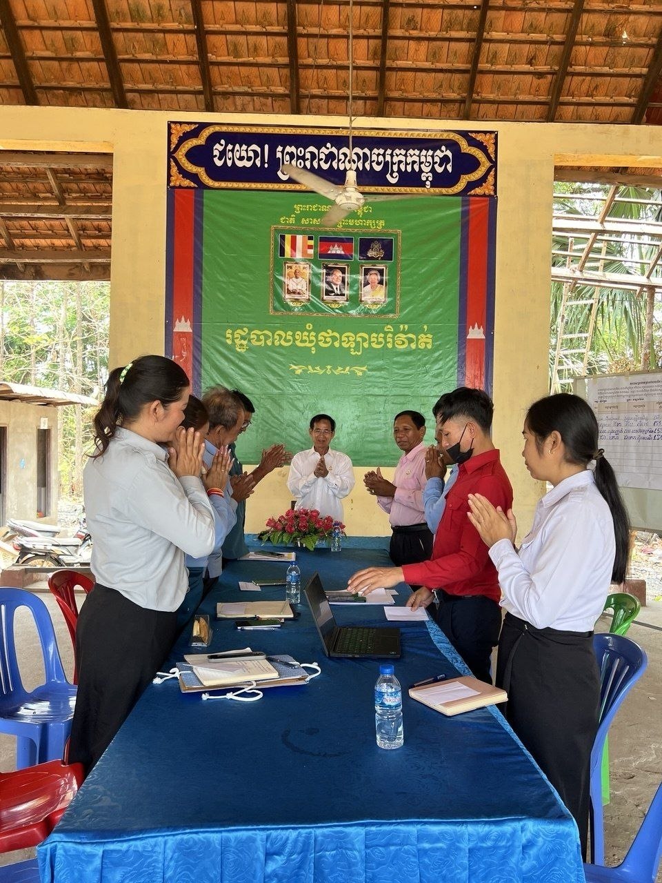 ឯកឧត្ដម ញ៉ែម សាម៉ន អញ្ជើញជួបសំណេះសំណាលជាមួយមេឃុំ ជំទប់ សមាជិកក្រុមប្រឹក្សាឃុំ ស្មៀន ជំនួយការ នៃឃុំថាឡាបរិវ៉ាត់ ស្រុកថាឡាបរិវ៉ាត់ ខេត្តស្ទឹងត្រែង