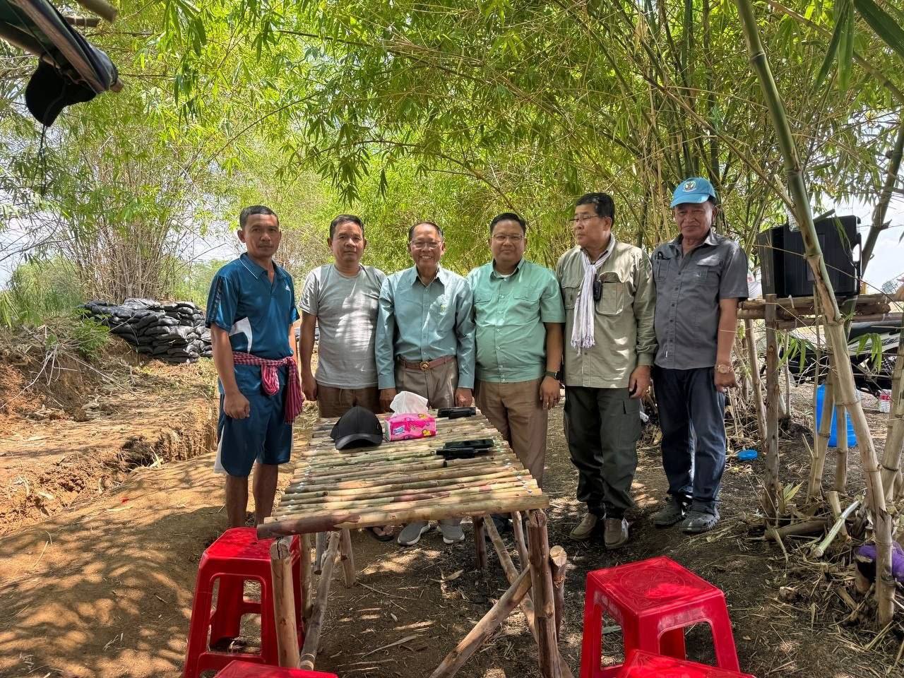 ឯកឧត្ដម ឈើយ ចាន់ណា​ អញ្ជើញចុះជួបសំណេះសំណាលសួរសុខទុក្ខ និងនាំយកអំណោយជូនដល់បងប្អូនវរកងទ័ពជួរមុខ
