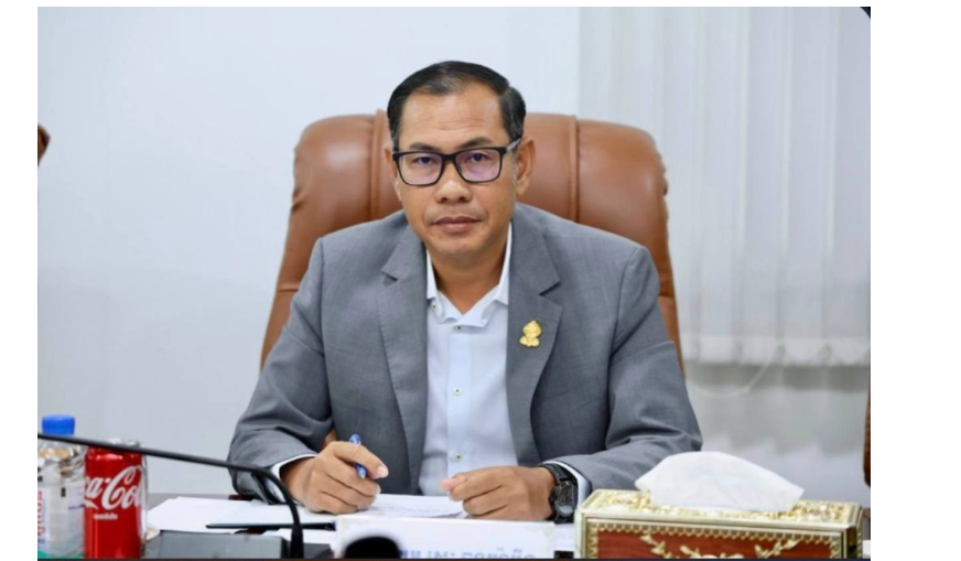 ឯកឧត្តម ស្លេះ ពុនយ៉ាមុីន ចូលរួមឧបត្ថម្ភថវិកាចំនួន ៨០០.០០០រៀល ជូនគណៈកម្មការគ្រប់គ្រងសូរ៉ាវ នៅភូមិឃ្លៀច ឃុំរំចេក ស្រុកមេមត់ ខេត្តត្បូងឃ្មុំ ដើម្បីចូលរួមចាក់សាបបរិវេណសូរ៉ាវ