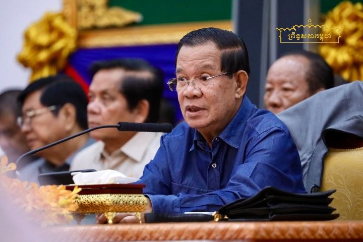 សម្តេចតេជោ ហ៊ុន សែន អញ្ជើញជួបសំណេះសំណាលជាមួយក្រុមប្រឹក្សាខេត្ត ក្រុង ស្រុក ឃុំ សង្កាត់ និងថ្នាក់ដឹកនាំមន្ទីរ អង្គភាពនានាជុំវិញខេត្តតាកែវ