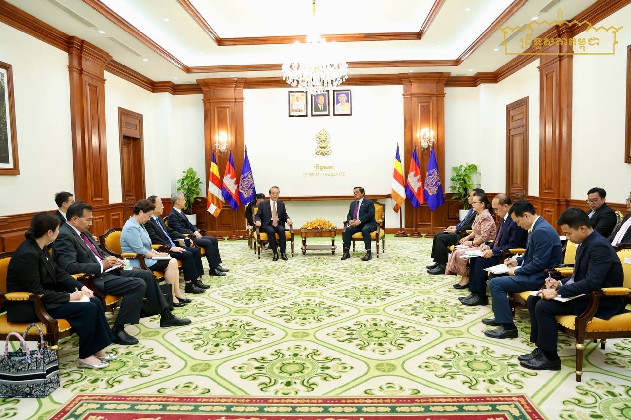 ឯកឧត្តម អ៊ុច បូររិទ្ធ ទទួលជួបសម្តែងការគួរសមជាមួយឯកឧត្តម ហឺ ពីង សមាជិកគណៈកម្មាធិការអចិន្ត្រៃយ៍ ប្រធានគណៈកម្មាធិការកិច្ចការបរទេស និងជាប្រធានក្រុមមិត្តភាពចិន-កម្ពុជា នៃសភាប្រឹក្សានយោបាយប្រជាជនចិន