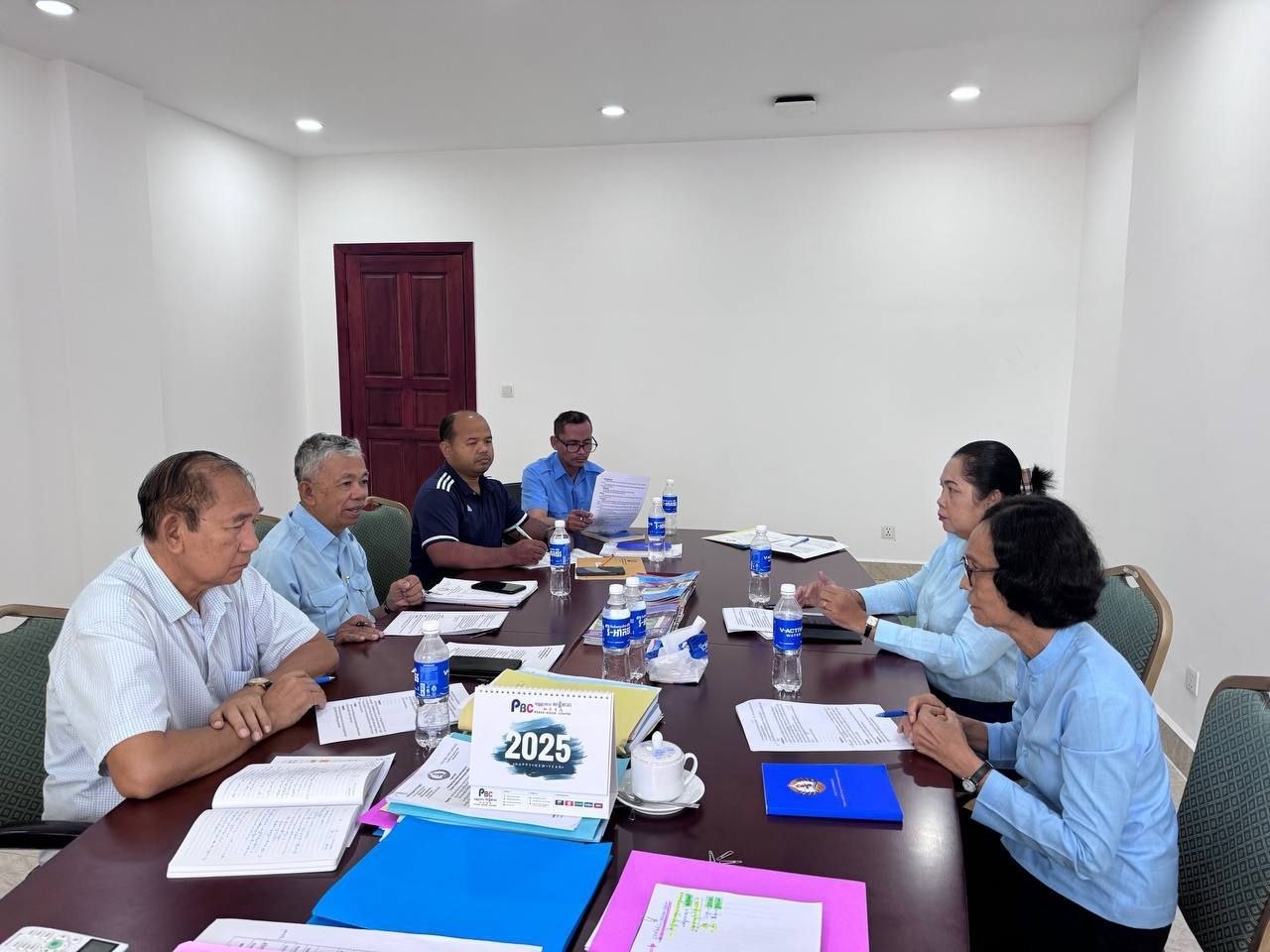 លោកជំទាវ មុំ សណ្តាប់ អញ្ជើញចូលរួមកិច្ចប្រជុំវាយតម្លៃ ដកពិសោធន៍ និងលទ្ធផលដែលទទួលបាននៅក្នុងវគ្គបណ្តុះបណ្តាលរបស់ខណ្ឌដង្កោ និងការពិនិត្យត្រៀមលក្ខណៈរៀបចំសម្របសម្រួលវគ្គនៅខណ្ឌមានជ័យ