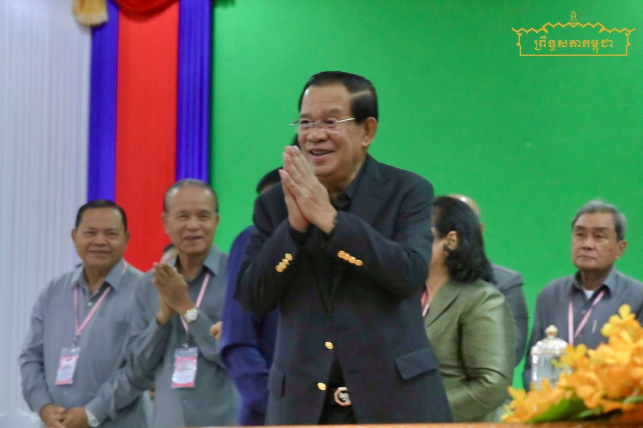 សម្តេចតេជោ ហ៊ុន សែន អញ្ជើញជួបសំណេះសំណាលជាមួយក្រុមប្រឹក្សាខេត្ត ក្រុង ស្រុក ឃុំ សង្កាត់ និងថ្នាក់ដឹកនាំមន្ទីរ អង្គភាពនានាជុំវិញខេត្តស្វាយរៀង