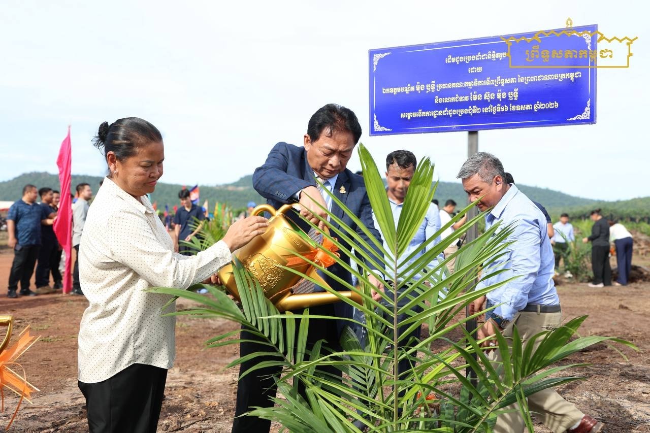 ឯកឧត្តមបណ្ឌិត ម៉ុង ឫទ្ធី អញ្ជើញជាអធិបតីក្នុងពិធីដាំដូងប្រេងជំនាន់ទី២ ឆ្នាំ២០២៦ នៅស្រុកព្រៃនប់ ខេត្តព្រះសីហនុ