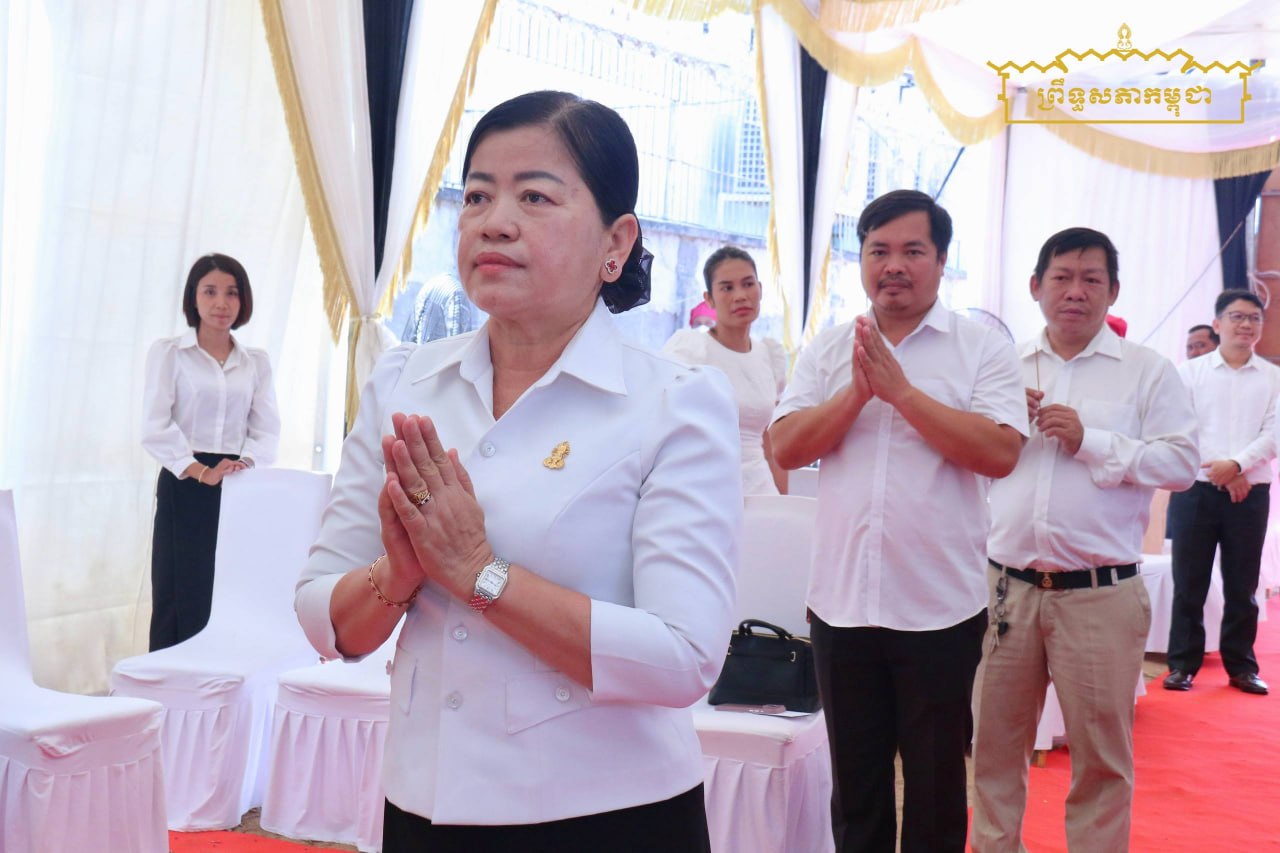 លោកជំទាវ ឃួន ឃុនឌី អញ្ជើញគោរពវិញ្ញាណក្ខន្ធសពម្តាយបង្កើតរបស់ឯកឧត្តម ញ៉ែម សាម៉ន សមាជិកព្រឹទ្ធសភា