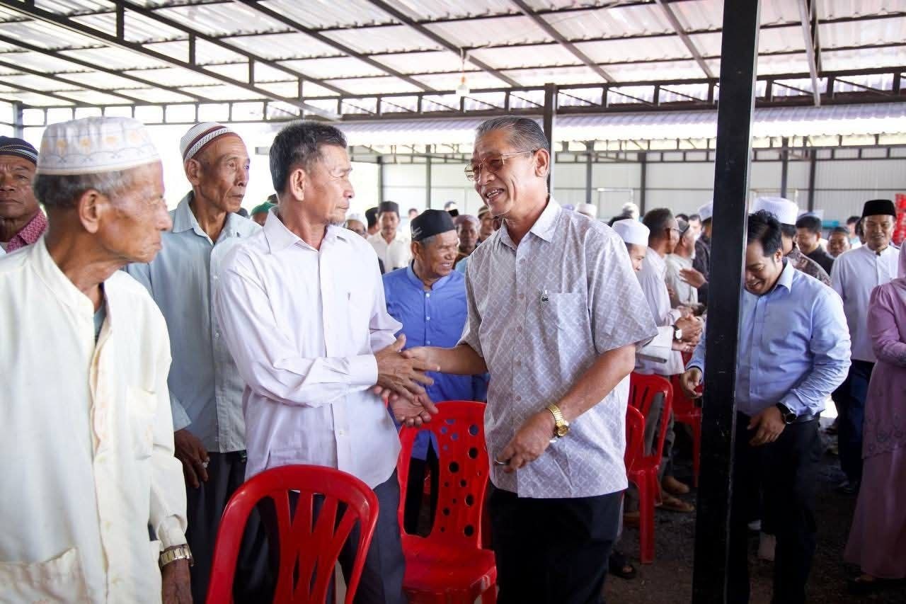 ឯកឧត្តម លី សារី​ អញ្ជើញចូលរួមជាអធិបតីក្នុងពិធីចែកគោគួរប៉ើន​ និងពរពារ ជូនតំណាងប្រជាពលរដ្ឋដែលមកពីខេត្តកំពត​ និងខេត្ត​កែប​