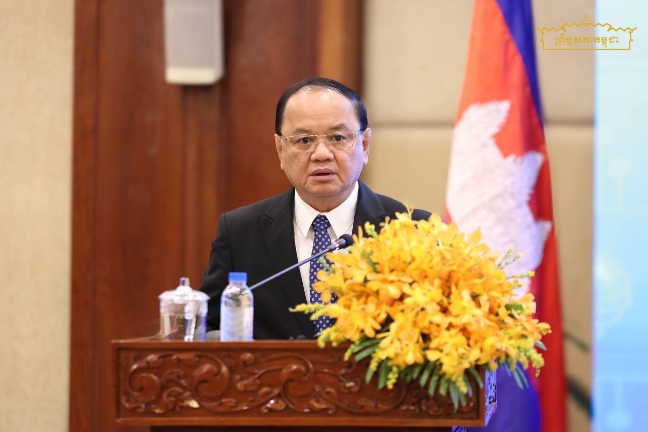 ឯកឧត្តម ខេង សិទ្ធិគុណ អគ្គលេខាធិការរងព្រឹទ្ធសភា អញ្ជើញថ្លែងសុន្ទរកថាស្វាគមន៍ក្នុងពិធីបើកសិក្ខាសាលាស្តីពី “ក្របខ័ណ្ឌ និងការប្រើប្រាស់ឌីជីថល និងបញ្ញាសិប្បិនិម្មិតនៅក្នុងសភា”