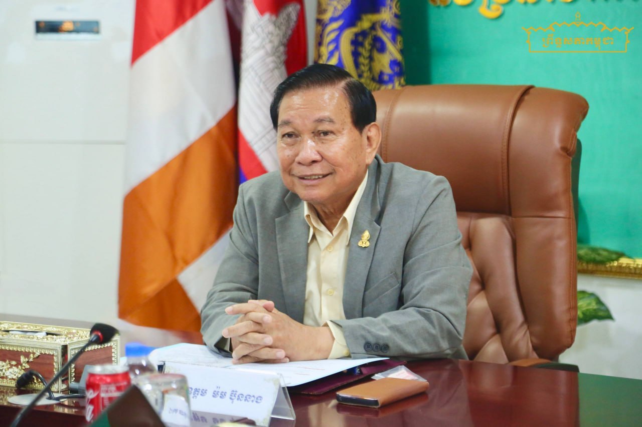 ឯកឧត្តម ម៉ម ប៊ុននាង អញ្ជើញដឹកនាំកិច្ចប្រជុំផ្ទៃក្នុងគណៈកម្មការទី១០ព្រឹទ្ធសភា