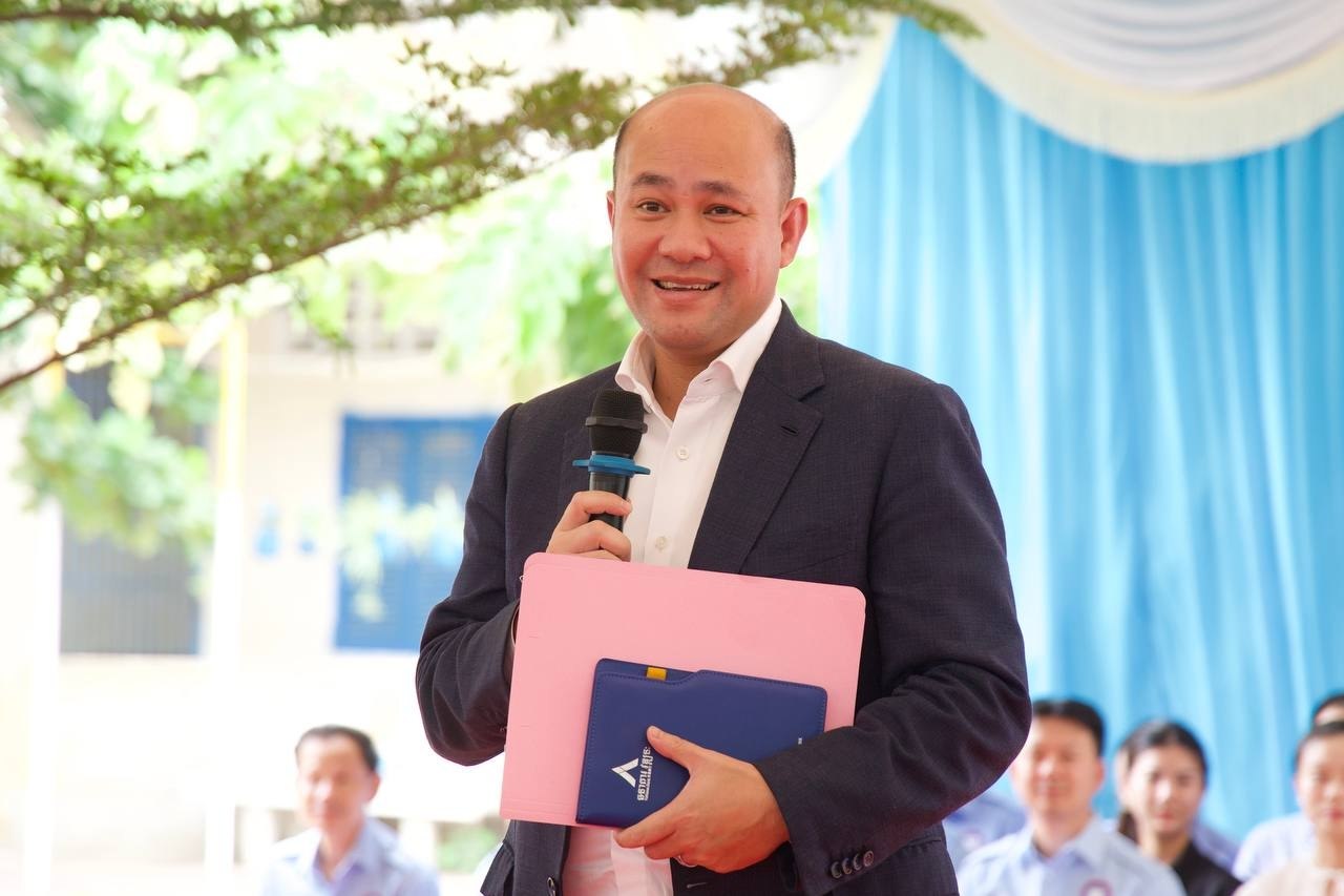 លោកជំទាវ ម៉ាណ ណាវី អញ្ជើញចូលរួមក្នុងពិធីខួបកំណើតរួមគ្នារបស់កុមារនៅអង្គការផ្ទះបាយកុមារ