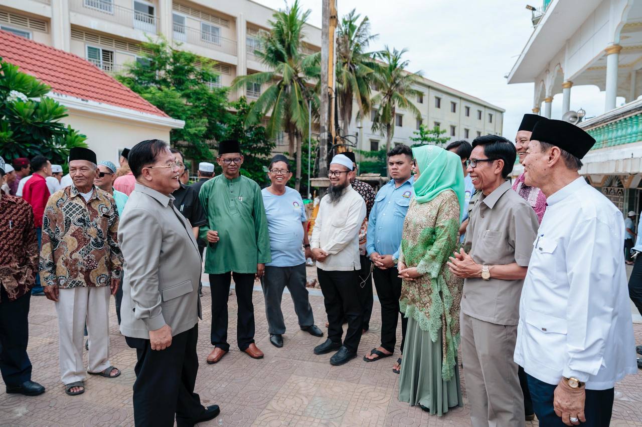លោកជំទាវ ម៉ាណ ណាវី អញ្ជើញចូលរួមពិធីចាក់គ្រឹះបាតក្រោមនៃគម្រោងជួសជុលពង្រីកវិហារធំអ៉ិស្លាមគីទ្បូម៉ែត្រលេខ៩
