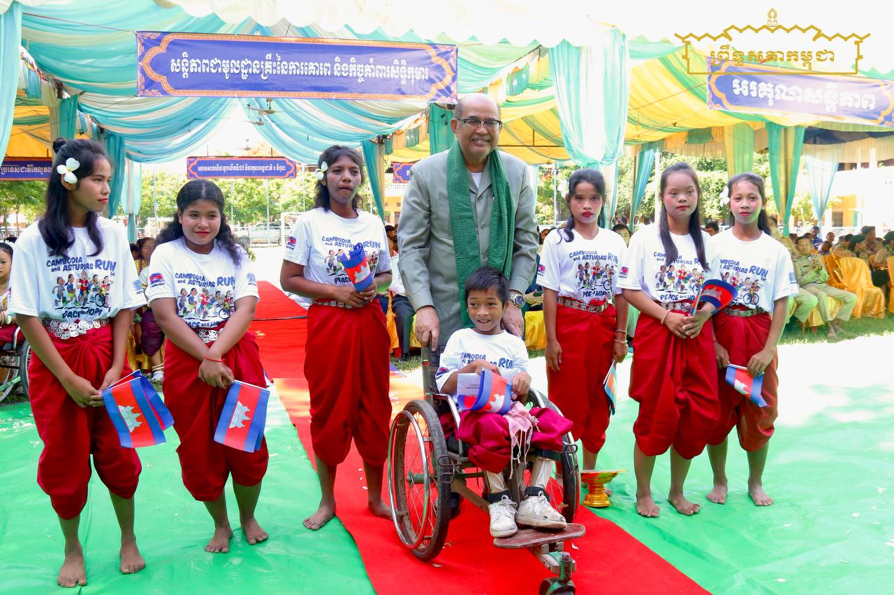 គណៈកម្មការទី១ព្រឹទ្ធសភា រួមជាមួយក្រុមសមាជិកព្រឹទ្ធសភាភូមិភាគទី៤ ប្រារព្ធទិវាកុមារអន្តរជាតិ និងទិវាប្រឆាំងពលកម្មកុមារ នៅខេត្តបាត់ដំបង