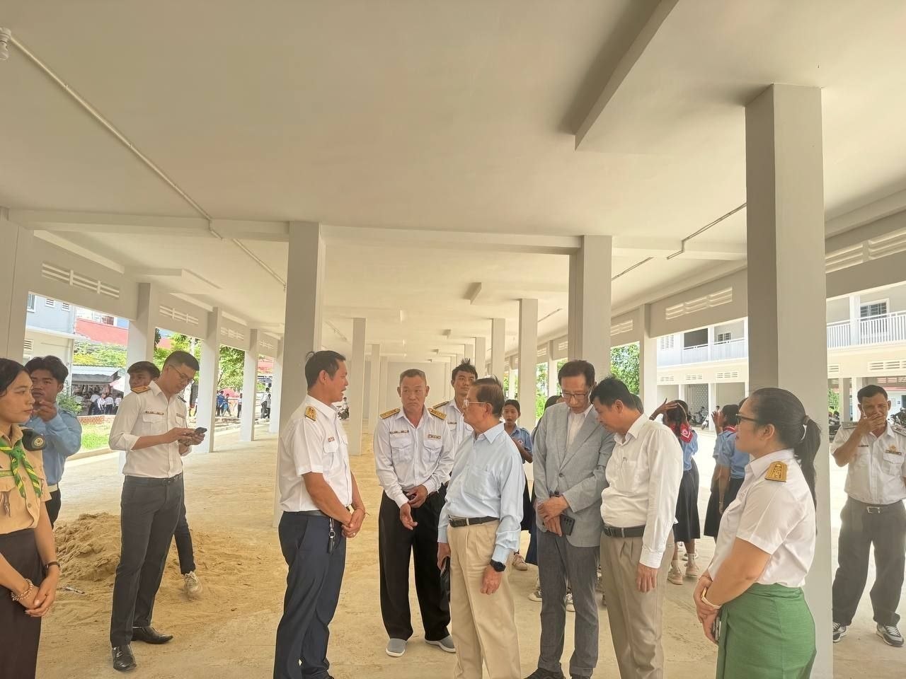 ឯកឧត្តមបណ្ឌិត អ៊ុក គង់ អញ្ជើញជួបសំណេះសំណាលជាមួយលោកនាយក  លោកគ្រូ អ្នកគ្រូ សិស្សានុសិស្ស នៃវិទ្យាល័យ នេត យ៉ង់ ក្រុងបាត់ដំបង