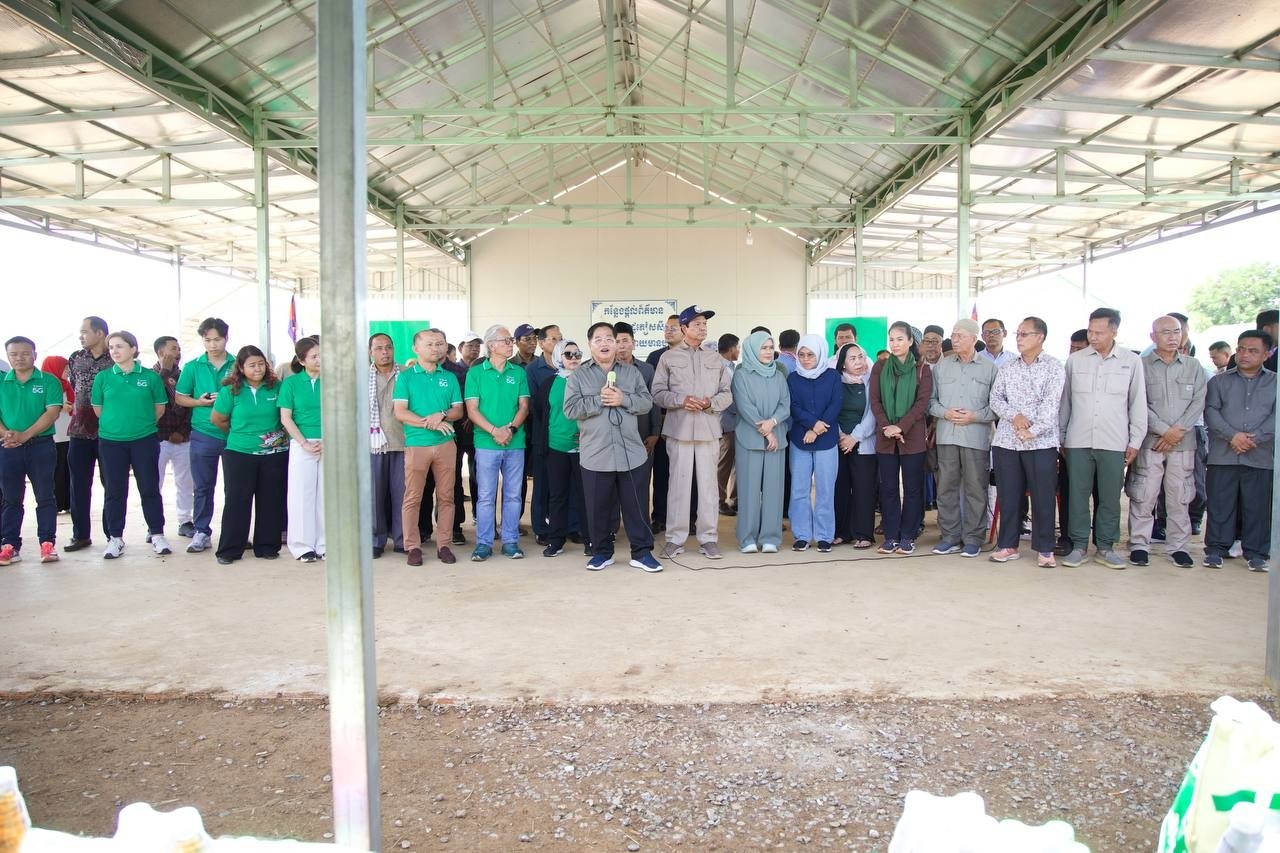 លោកជំទាវ ម៉ាណ ណាវី អញ្ជើញចូលរួមក្នុងពិធីសំណេះសំណាល និងចែកកញ្ចប់អាហារ ជូនបងប្អូនជនភៀសសឹក នៅខេត្តបន្ទាយមានជ័យ