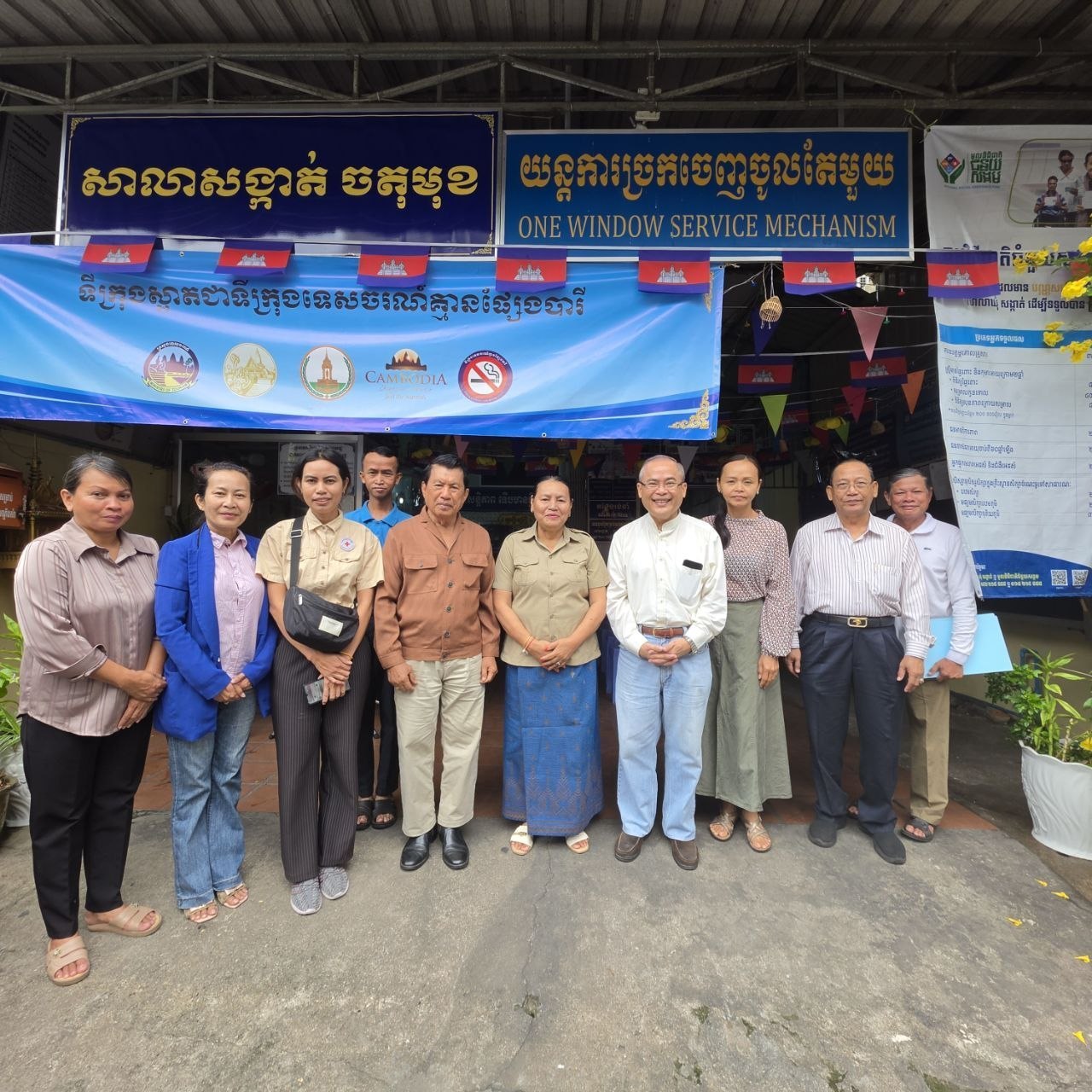 ឯកឧត្តម ម៉ាន់ ឈឿន ឯកឧត្តម ង៉ែត ចន្តាវី និងឯកឧត្តម ចែម វីឌ្យ៉ា អញ្ជើញជួបសំណេះសំណាលជាមួយលោកស្រី អភិបាលរងខណ្ឌដូនពេញ និងក្រុមប្រឹក្សាសង្កាត់ចតុមុខ ខណ្ឌដូនពេញ រាជធានីភ្នំពេញ