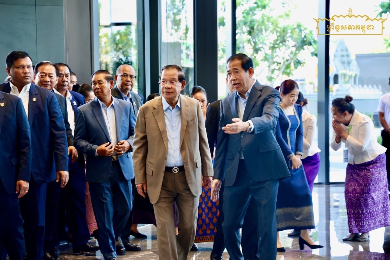 សម្តេចតេជោ ហ៊ុន សែន អញ្ជើញទស្សនកិច្ចអគារទីស្នាក់ការកណ្តាលនៃអគ្គនាយកដ្ឋានពន្ធដារ