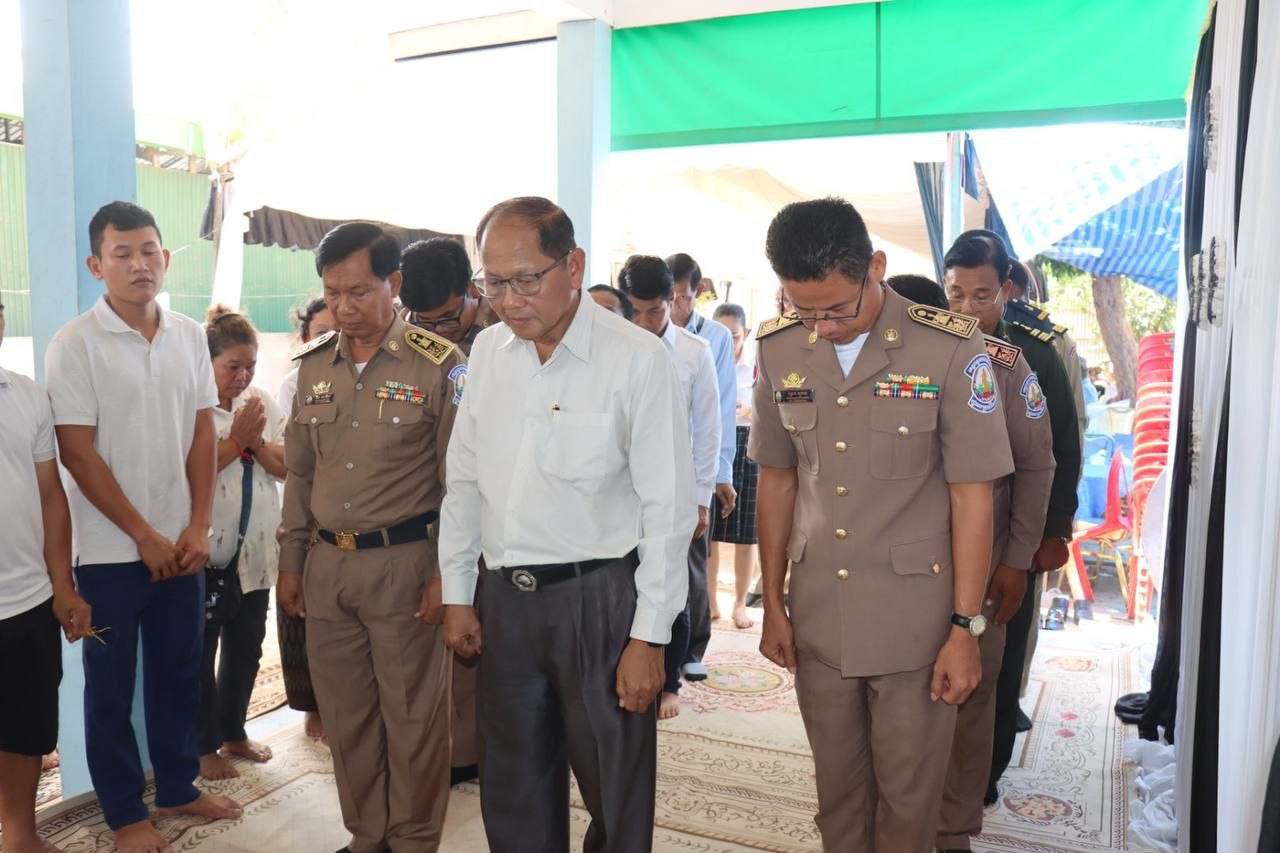 ឯកឧត្តម ឈើយ ចាន់ណា អញ្ជើញចូលរួមក្នុងពិធីគោរពវិញ្ញាណក្ខន្ធ និងជូនលិខិតរំលែកមរណទុក្ខដល់គ្រួសារសពឧបាសក ចាប នី