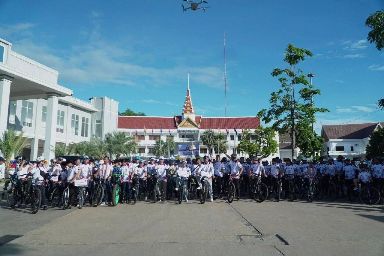 ឯកឧត្តម ឈើយ ចាន់ណា អញ្ជើញចូលរួមកម្មវិធីជិះកង់ក្នុងយុទ្ធនាការ ១ម៉ឺនរៀល ១ម៉ឺននាក់ របស់មូលនិធិគន្ធបុប្ផាកម្ពុជា
