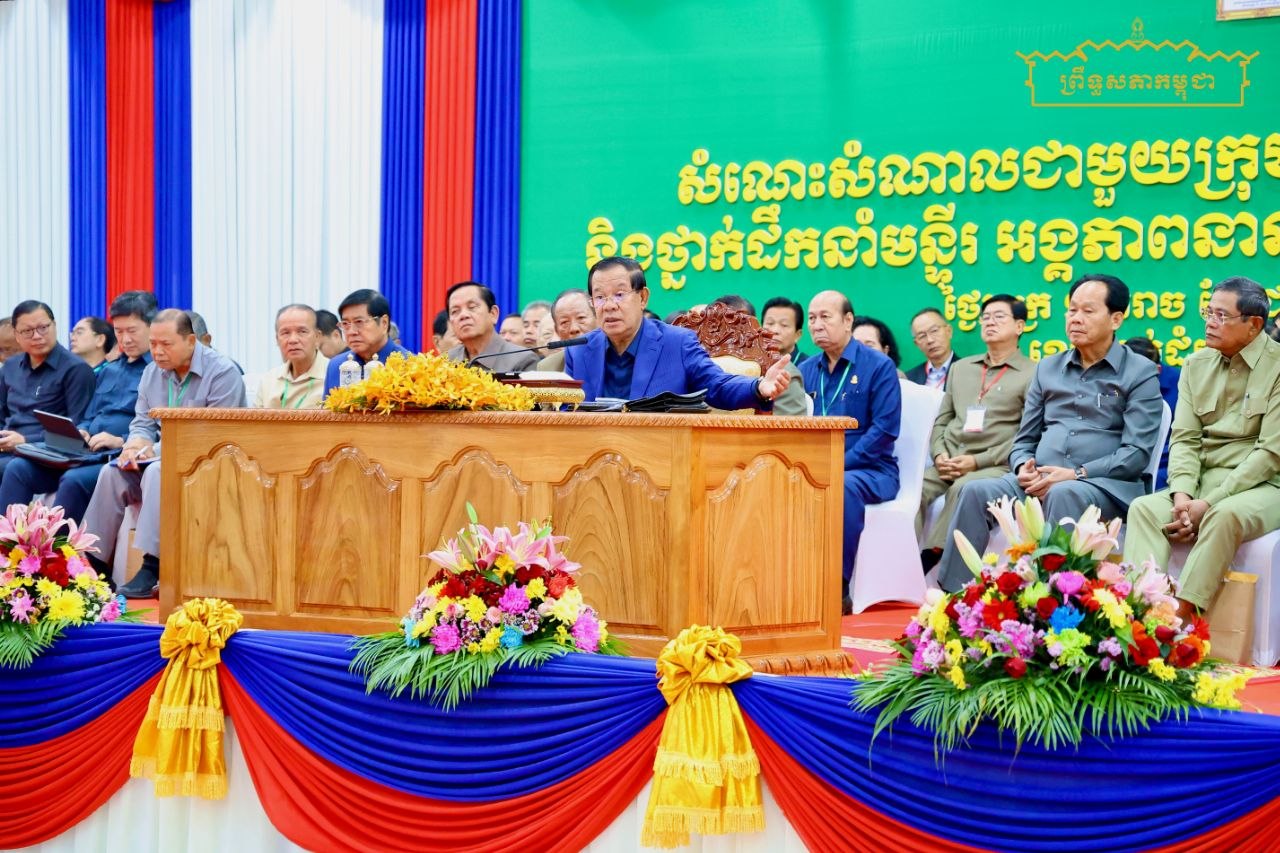 សម្តេចតេជោ ហ៊ុន សែន អញ្ជើញជួបសំណេះសំណាលជាមួយអាជ្ញាធរ និងអង្គបោះឆ្នោត ខេត្តបាត់ដំបង និងខេត្តប៉ៃលិន