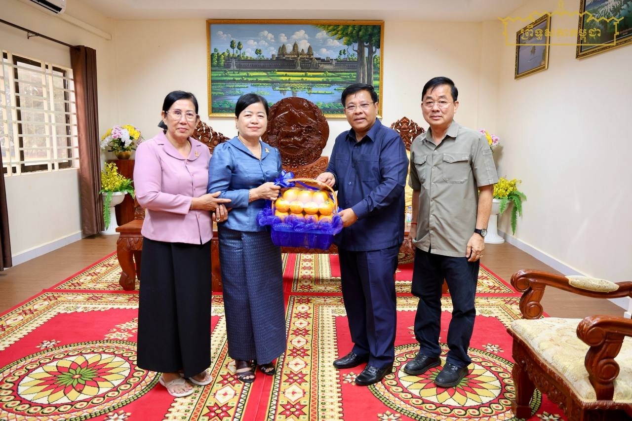ក្រុមសមាជិកព្រឹទ្ធសភាប្រចាំភូមិភាគ៨ អញ្ជើញជួបសម្តែងការគួរសម និងអបអរសាទរ ឯកឧត្តមអភិបាលខេត្តមណ្ឌលគិរី ដែលទើបទទួលតំណែងថ្មី