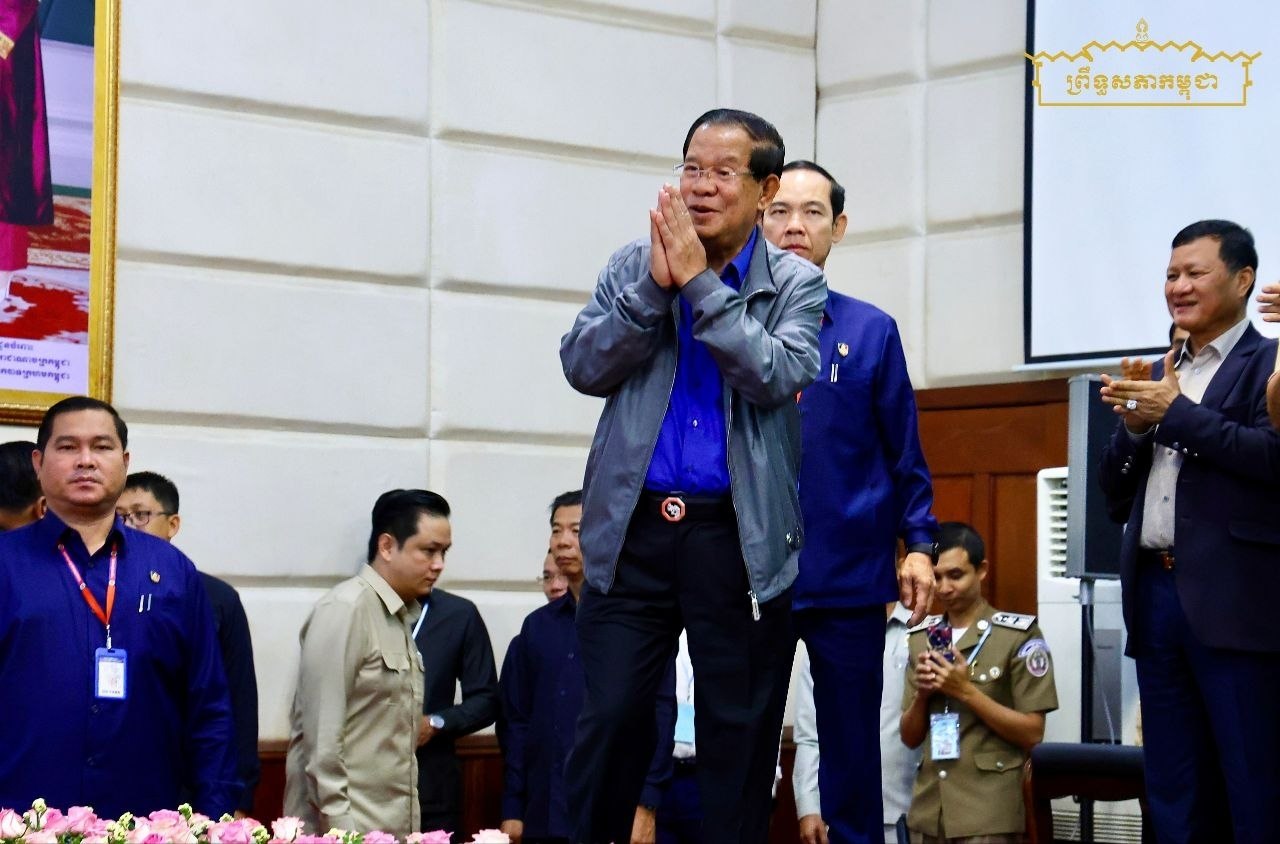 សម្តេចតេជោ ហ៊ុន សែន អញ្ជើញជួបសំណេះសំណាលជាមួយអាជ្ញាធរដែនដី និងអង្គបោះឆ្នោតព្រឹទ្ធសភា នៅមណ្ឌលភូមិភាគទី៤ ខេត្តបន្ទាយមានជ័យ